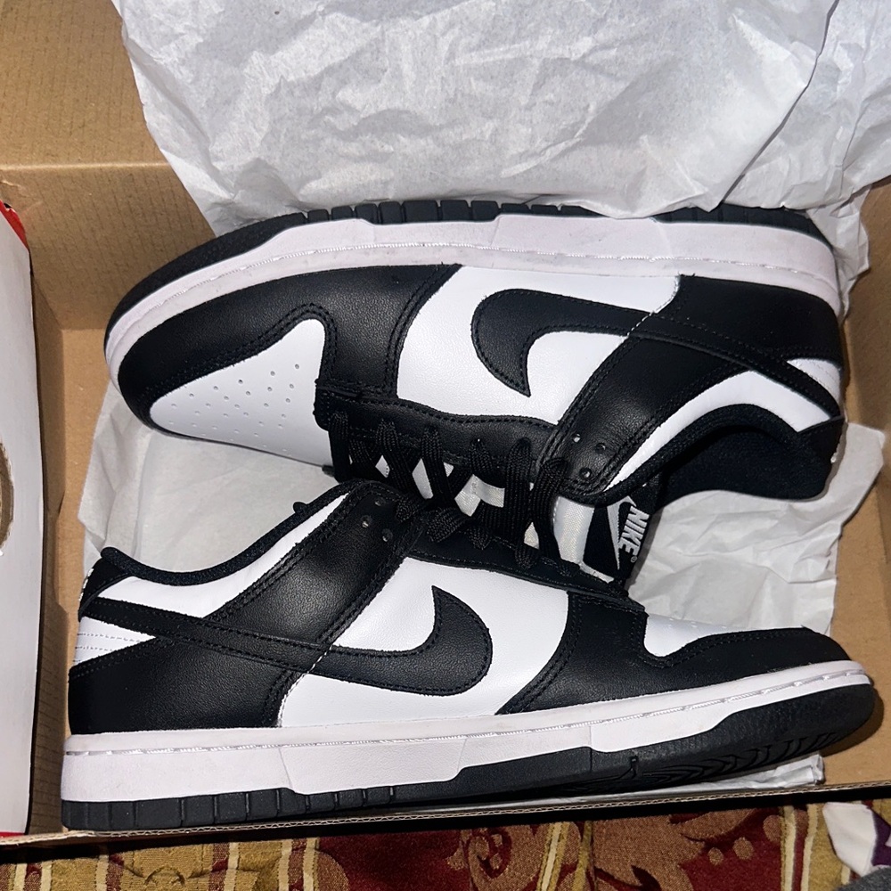 Nike Classic Black and White Low-Tops